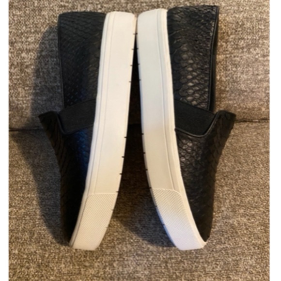 VINCE Berlin Python Embossed Slip-On Sneaker LIKE NEW - Picture 13 of 14